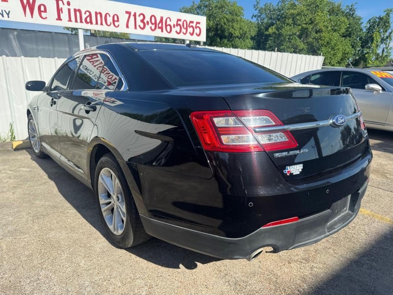 Ford Taurus Vehicle Full-screen Gallery Image 06