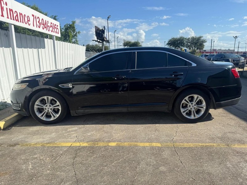 Ford Taurus Vehicle Full-screen Gallery Image 07
