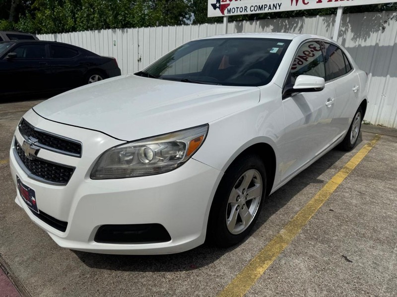 Chevrolet Malibu Vehicle Full-screen Gallery Image 02