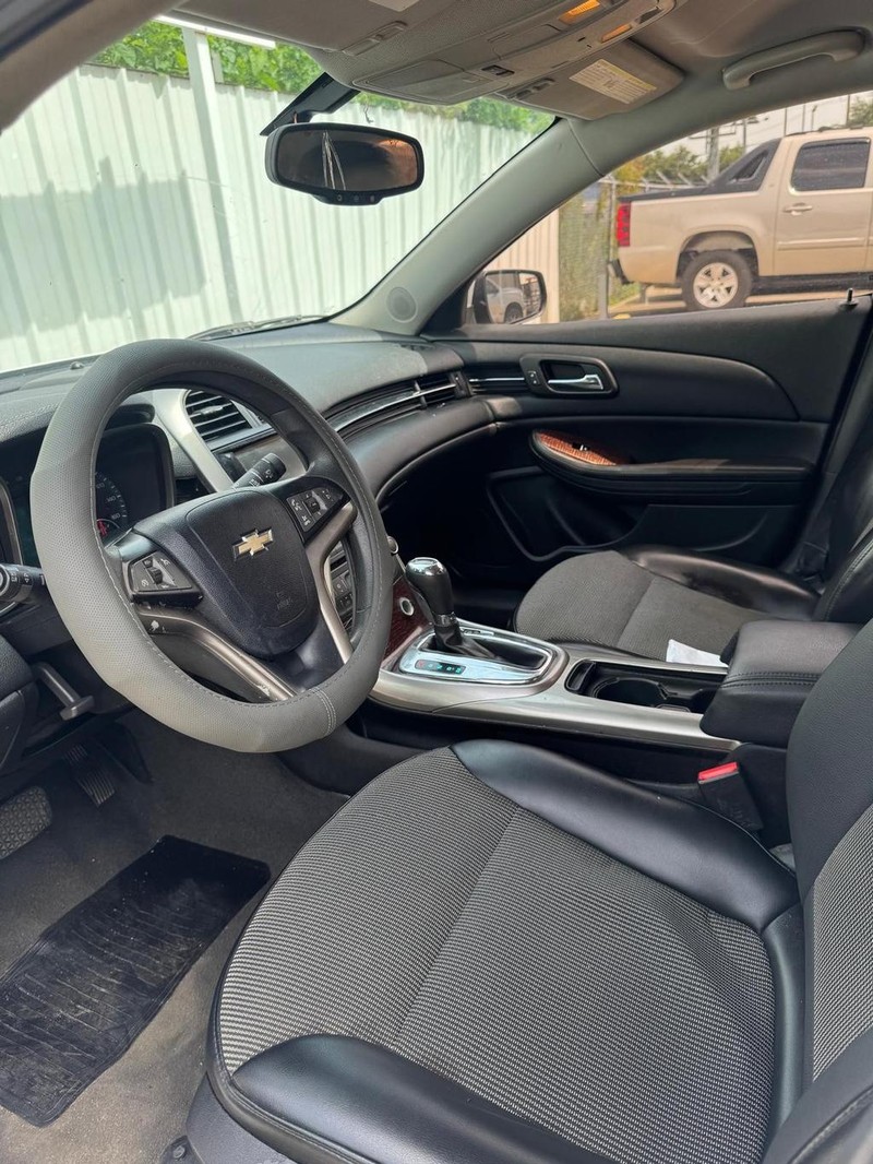 Chevrolet Malibu Vehicle Full-screen Gallery Image 08
