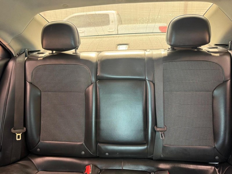 Chevrolet Malibu Vehicle Full-screen Gallery Image 10