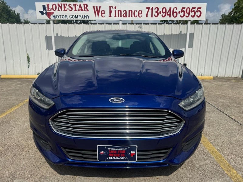 Ford Fusion Vehicle Full-screen Gallery Image 03