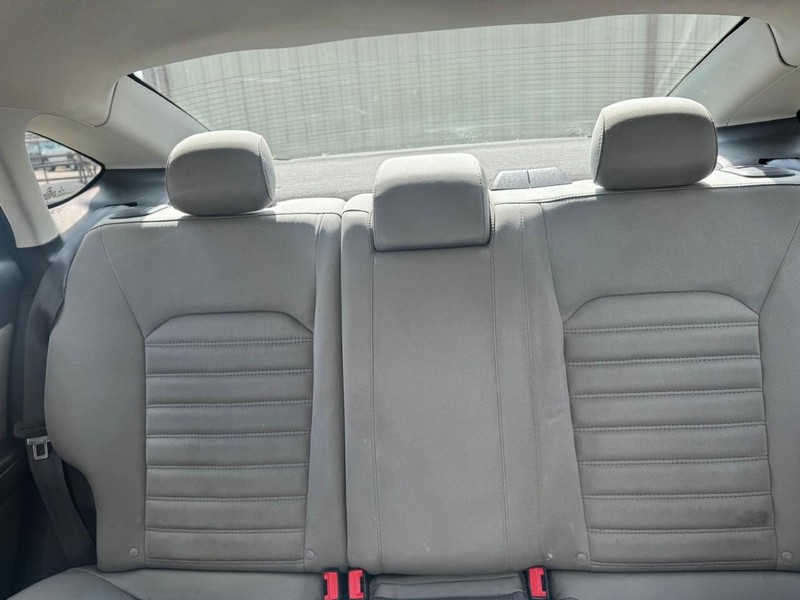 Ford Fusion Vehicle Full-screen Gallery Image 11