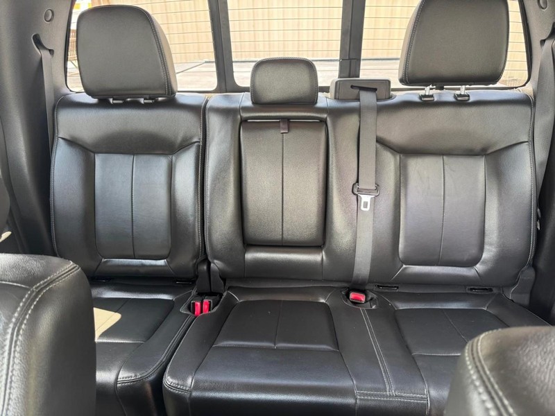 Ford F-150 Vehicle Full-screen Gallery Image 12