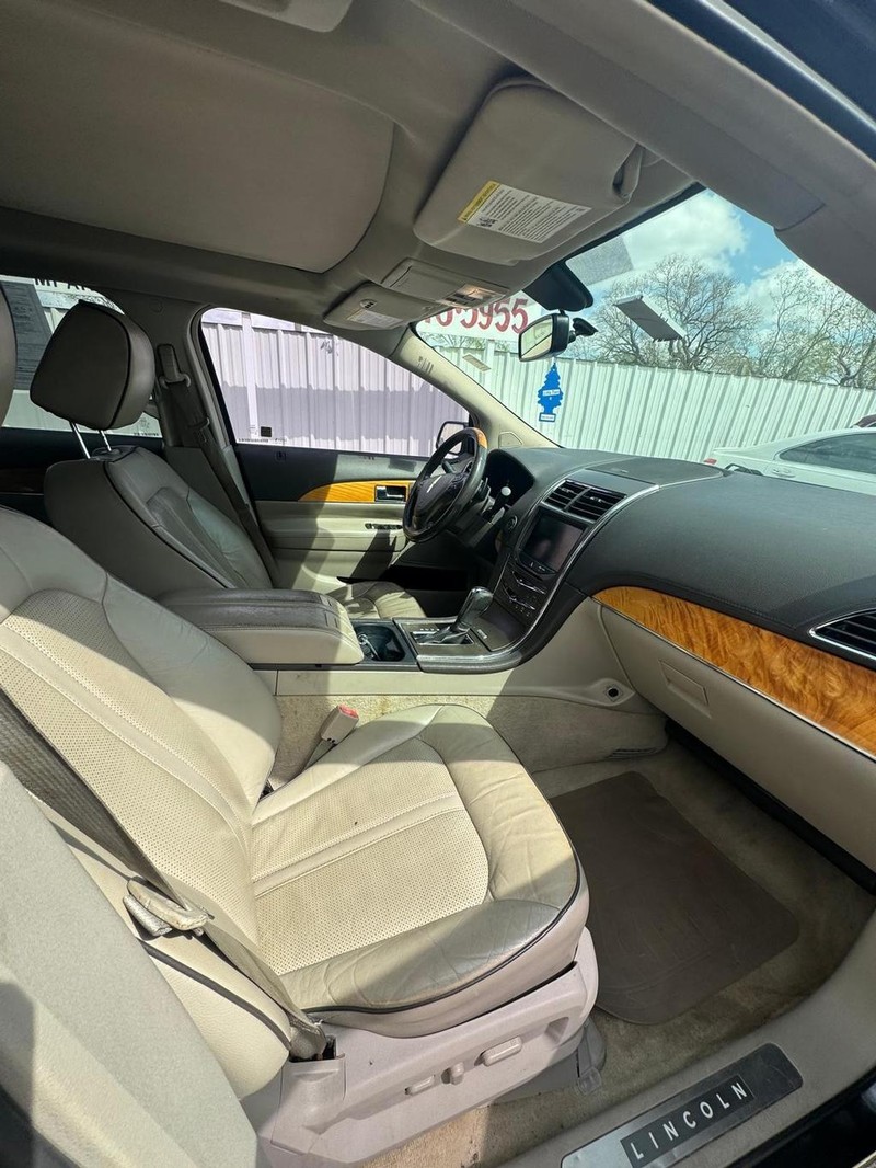 Lincoln MKX Vehicle Full-screen Gallery Image 08