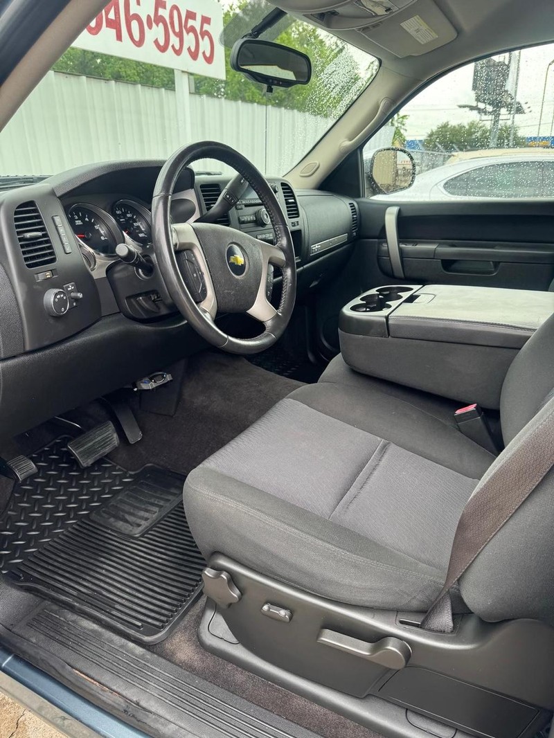 Chevrolet Silverado 1500 Vehicle Full-screen Gallery Image 09