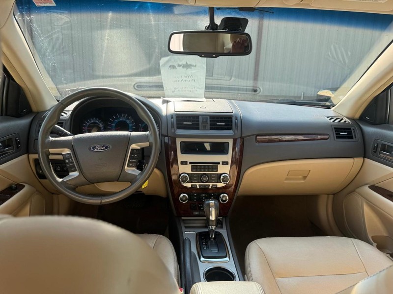 Ford Fusion Vehicle Full-screen Gallery Image 11