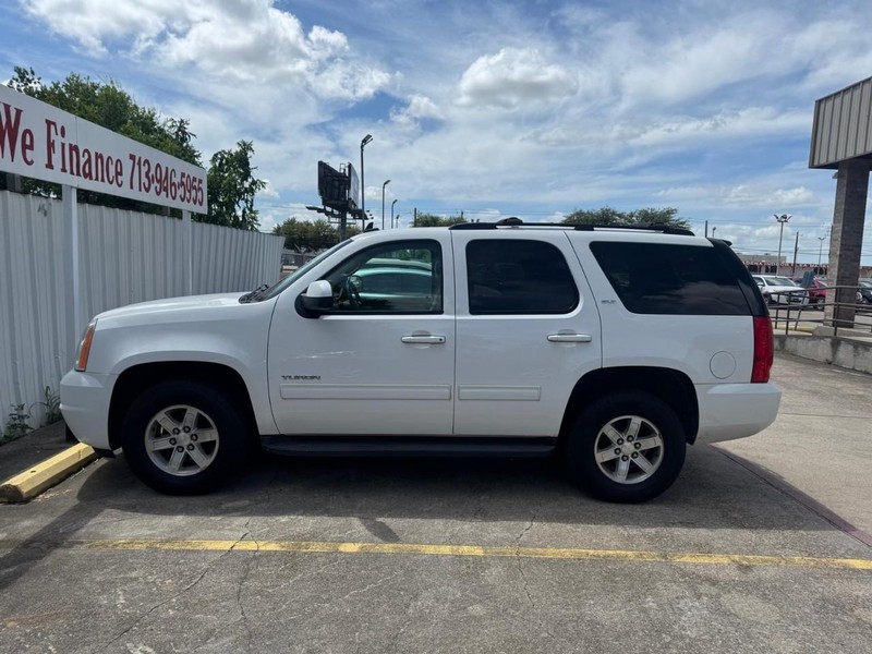 GMC Yukon Vehicle Full-screen Gallery Image 08