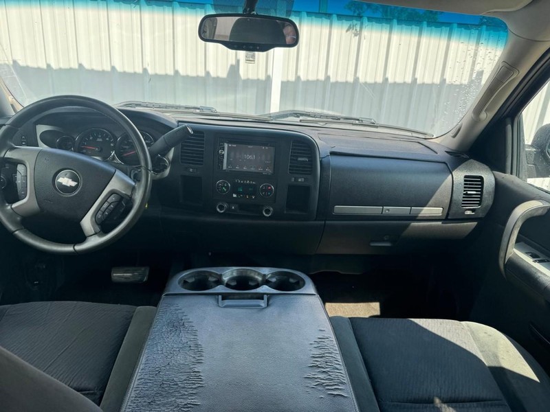 Chevrolet Silverado 1500 Vehicle Full-screen Gallery Image 10