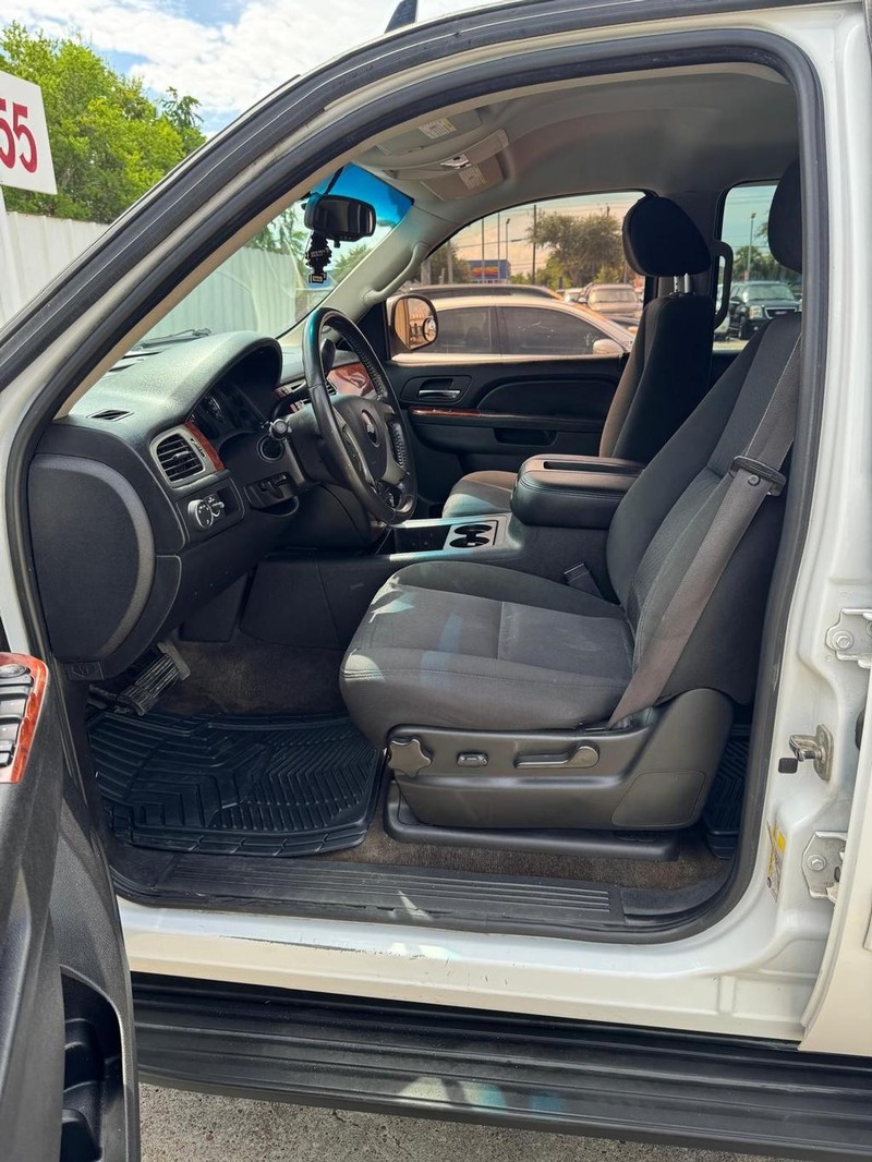 Chevrolet Tahoe Vehicle Full-screen Gallery Image 09