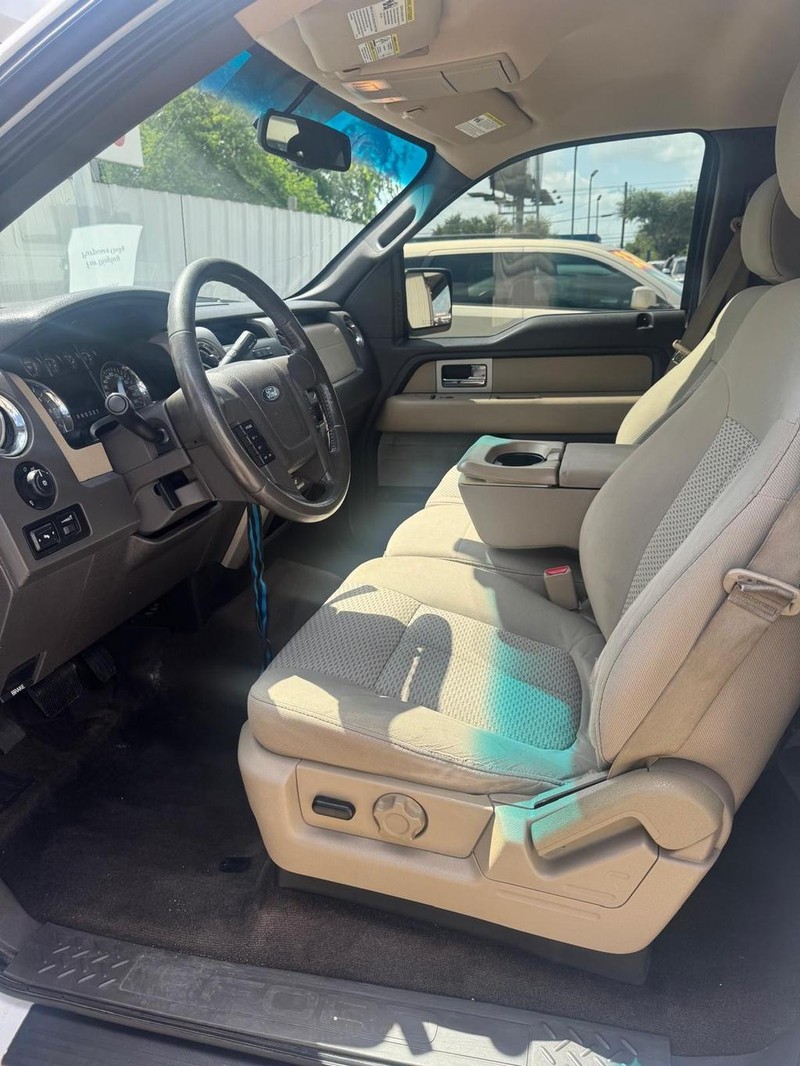 Ford F-150 Vehicle Full-screen Gallery Image 09