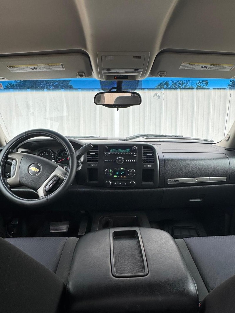 Chevrolet Silverado 1500 Vehicle Full-screen Gallery Image 10