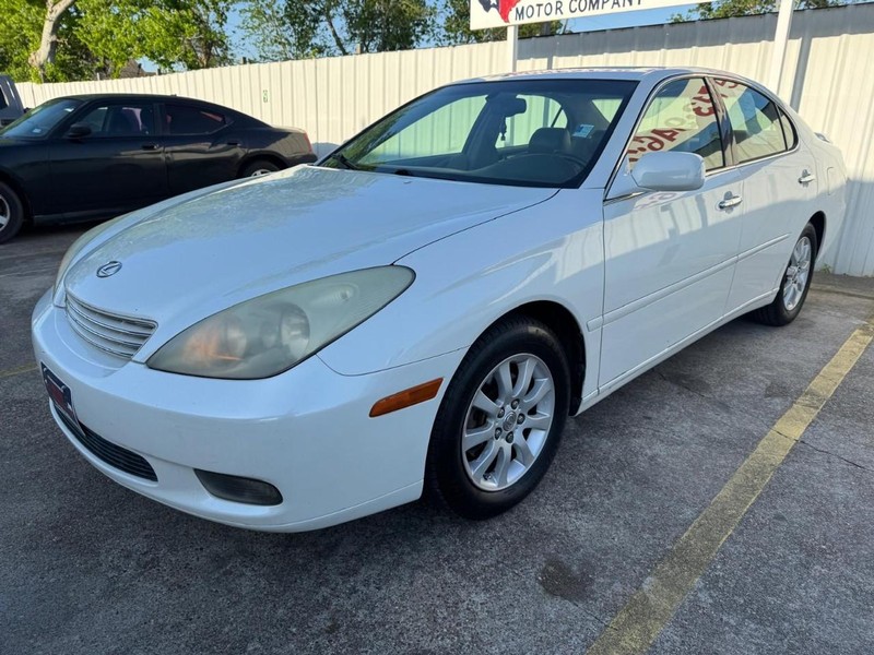 Lexus ES 300 Vehicle Full-screen Gallery Image 02