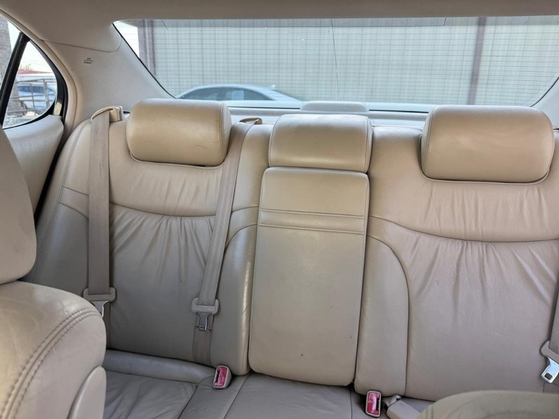 Lexus ES 300 Vehicle Full-screen Gallery Image 10