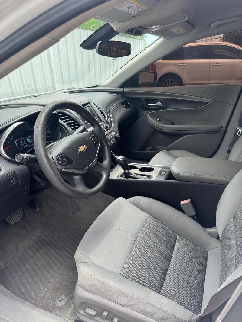 Chevrolet Impala Vehicle Full-screen Gallery Image 08