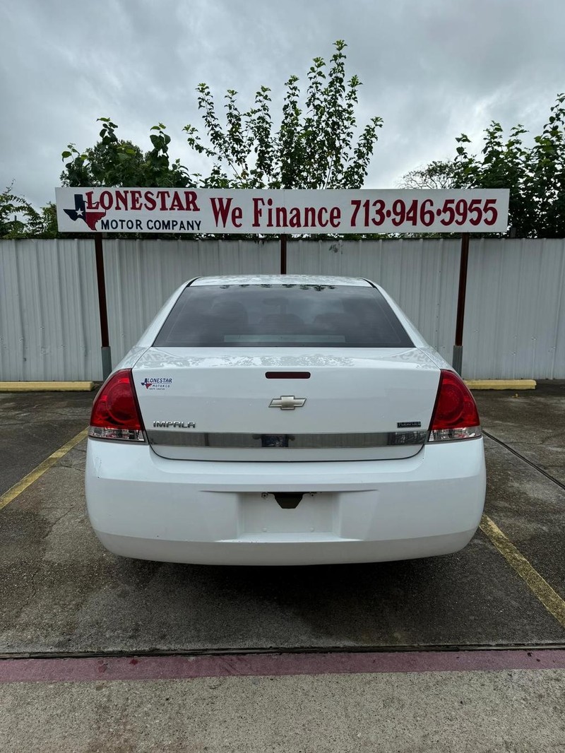 Chevrolet Impala Vehicle Full-screen Gallery Image 04