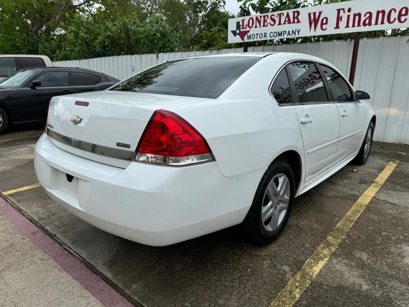 Chevrolet Impala Vehicle Full-screen Gallery Image 05