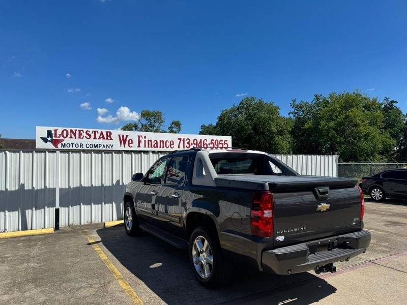 Chevrolet Avalanche Vehicle Full-screen Gallery Image 05