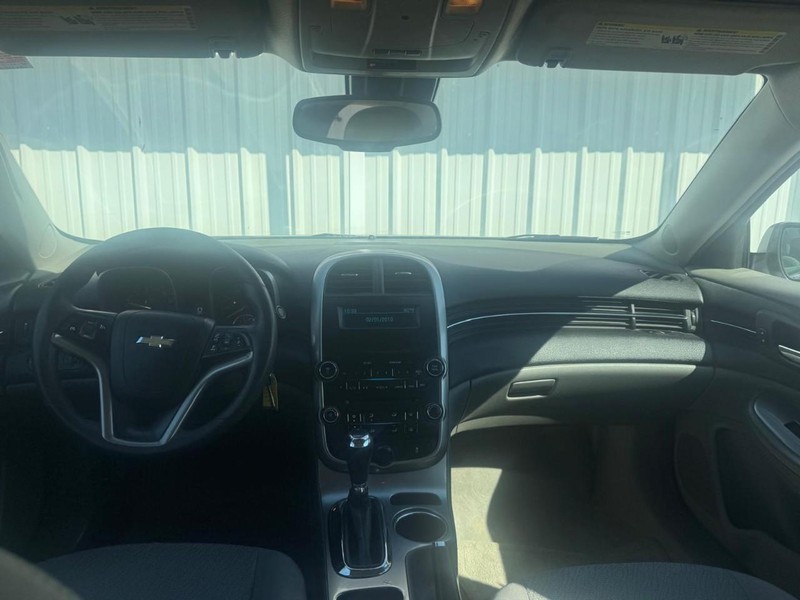 Chevrolet Malibu Vehicle Full-screen Gallery Image 10