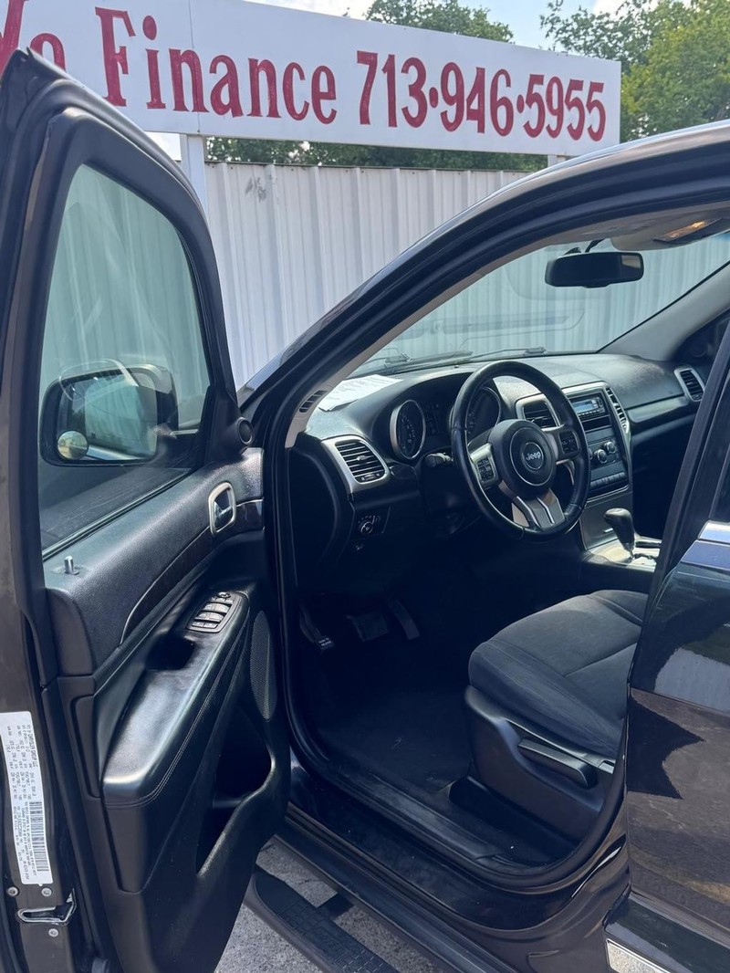 Jeep Grand Cherokee Vehicle Full-screen Gallery Image 09