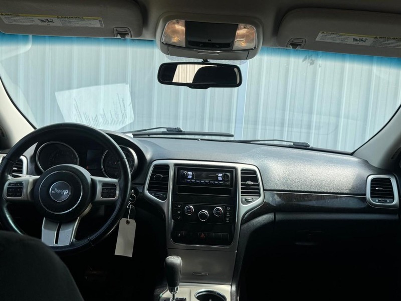 Jeep Grand Cherokee Vehicle Full-screen Gallery Image 10