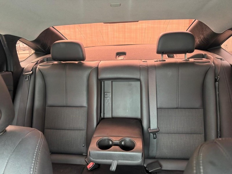 Chevrolet Impala Vehicle Full-screen Gallery Image 11