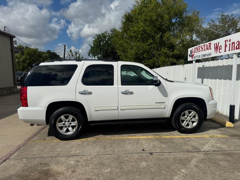 GMC Yukon Vehicle Full-screen Gallery Image 07