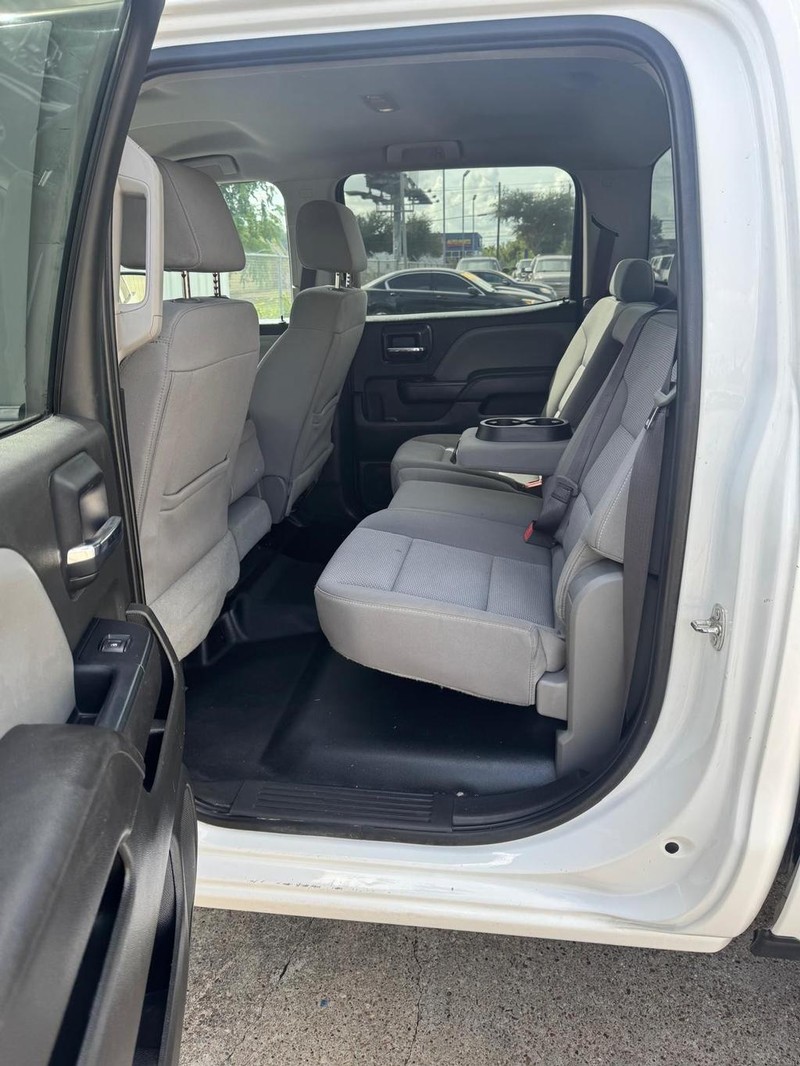 Chevrolet Silverado 1500 Vehicle Full-screen Gallery Image 12