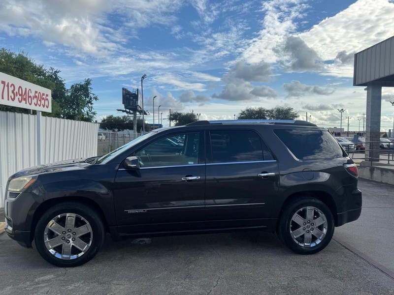 GMC Acadia Vehicle Full-screen Gallery Image 08