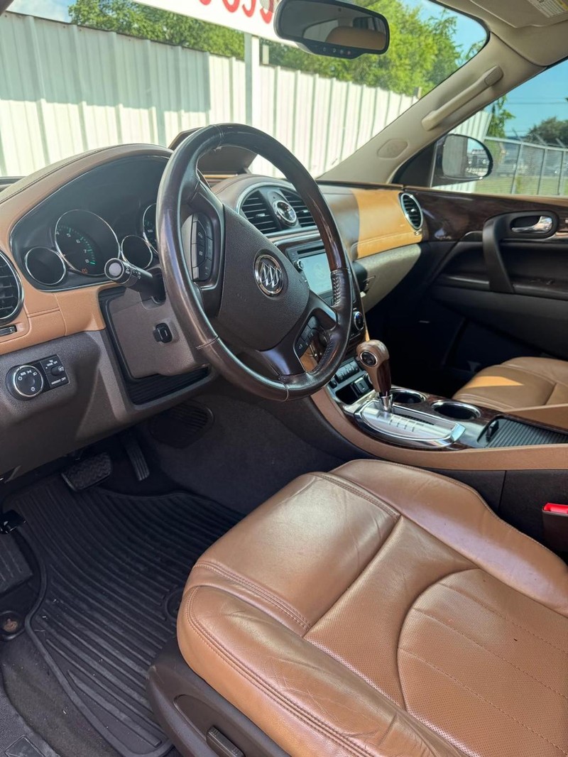 Buick Enclave Vehicle Full-screen Gallery Image 09