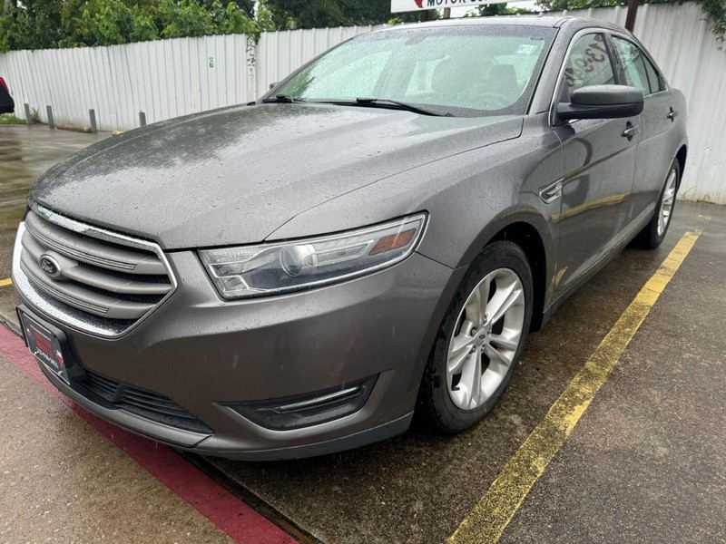Ford Taurus Vehicle Full-screen Gallery Image 02