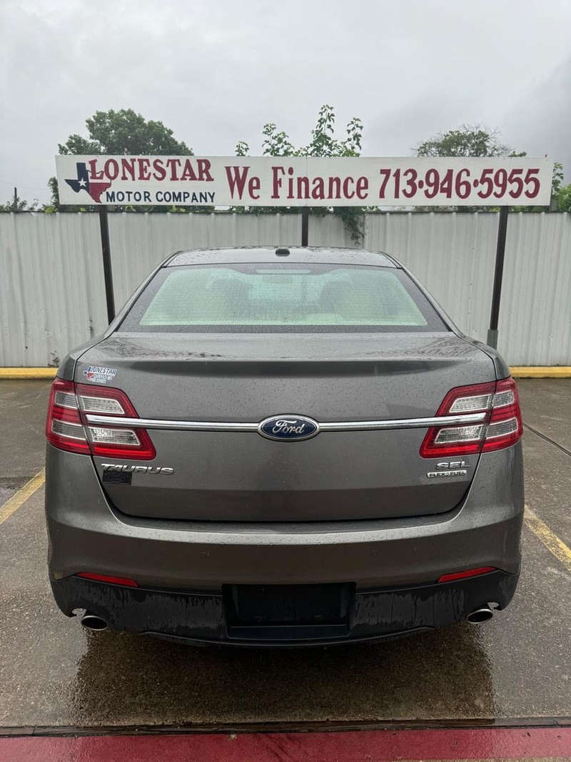 Ford Taurus Vehicle Full-screen Gallery Image 04