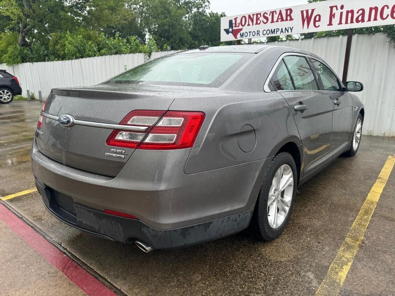 Ford Taurus Vehicle Full-screen Gallery Image 05