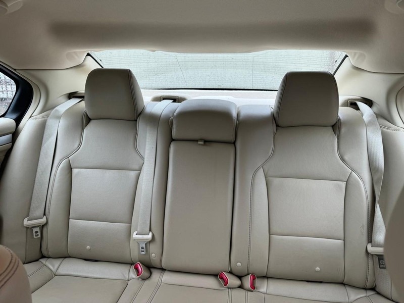 Ford Taurus Vehicle Full-screen Gallery Image 10