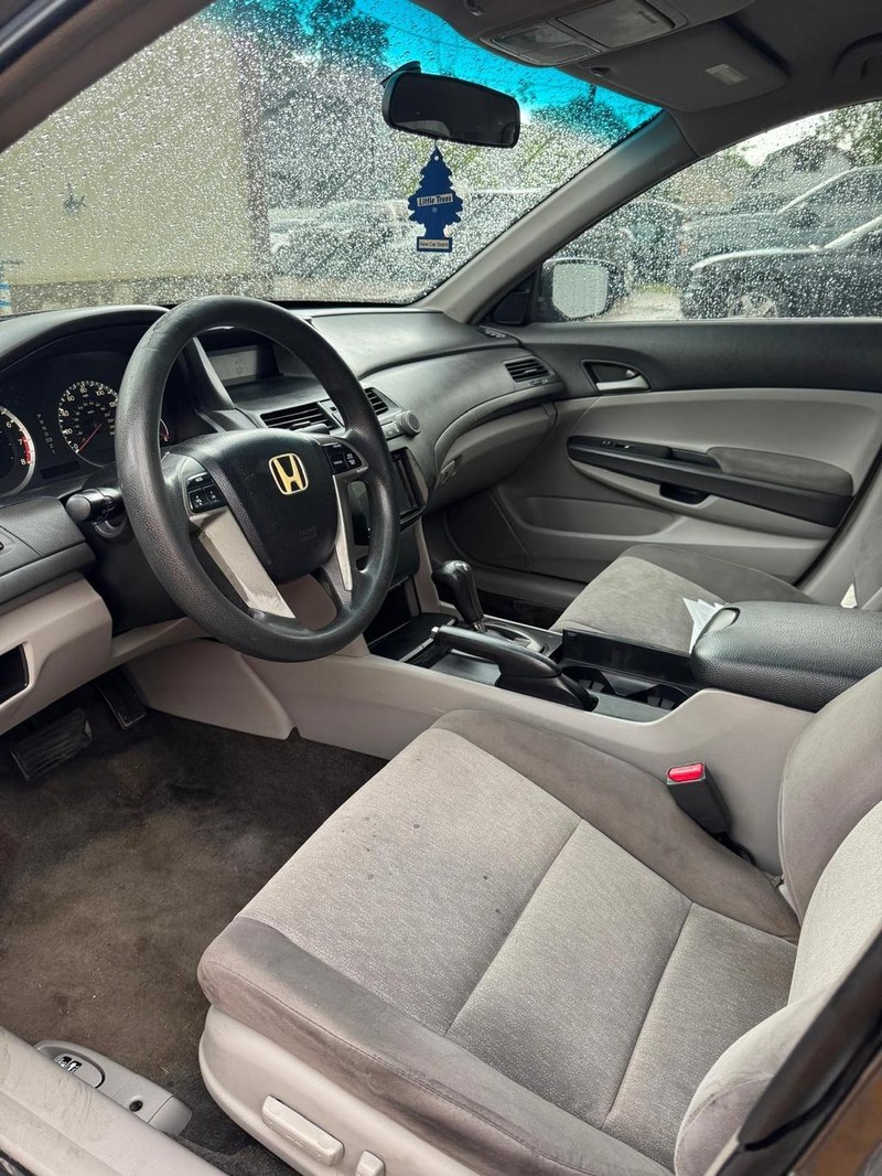 Honda Accord Sedan Vehicle Full-screen Gallery Image 08