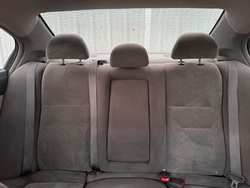 Honda Accord Sedan Vehicle Full-screen Gallery Image 10