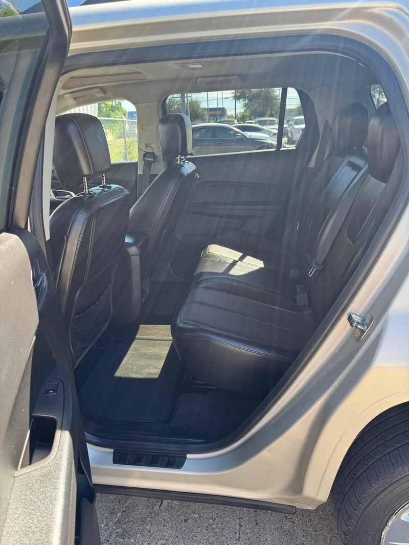 GMC Terrain Vehicle Full-screen Gallery Image 12