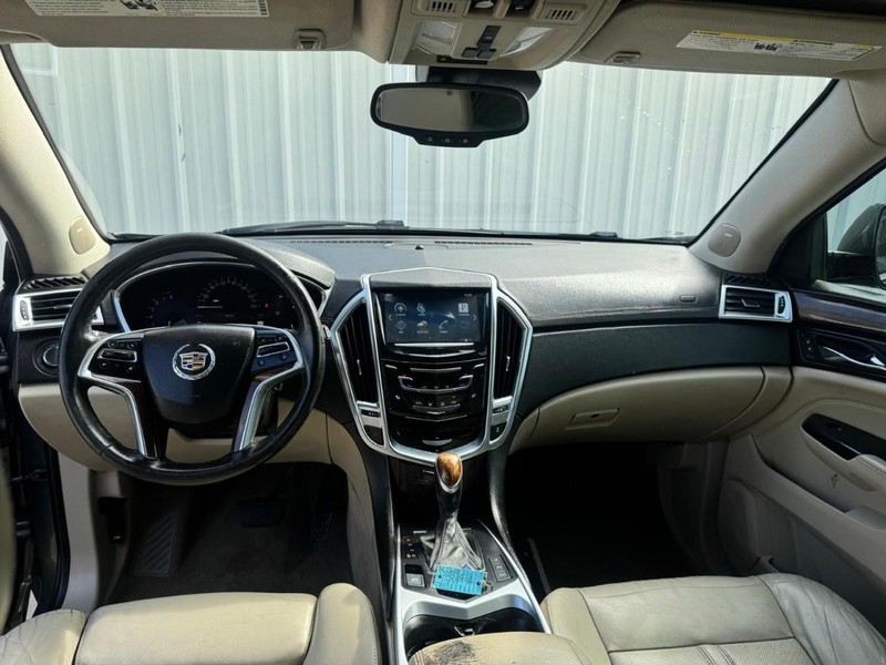 Cadillac SRX Vehicle Full-screen Gallery Image 09