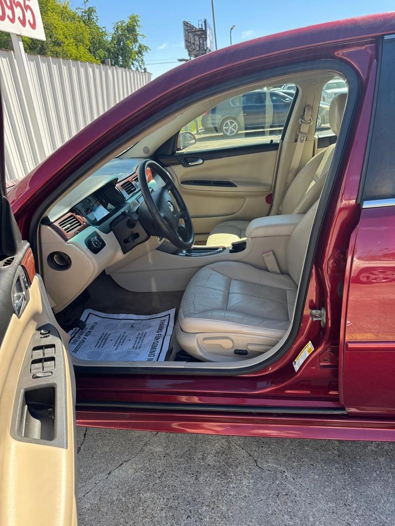 Chevrolet Impala Vehicle Full-screen Gallery Image 09