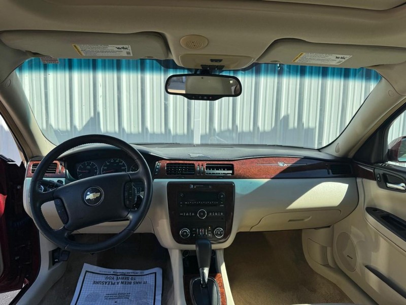 Chevrolet Impala Vehicle Full-screen Gallery Image 10