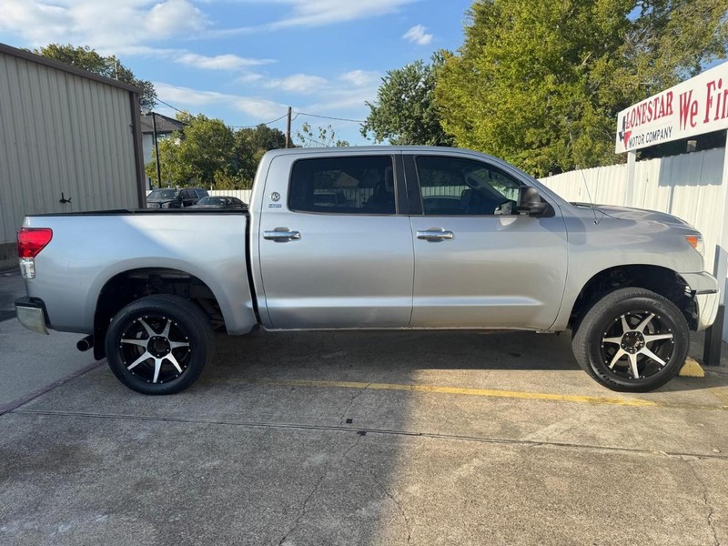 Toyota Tundra 2WD Truck Vehicle Full-screen Gallery Image 07