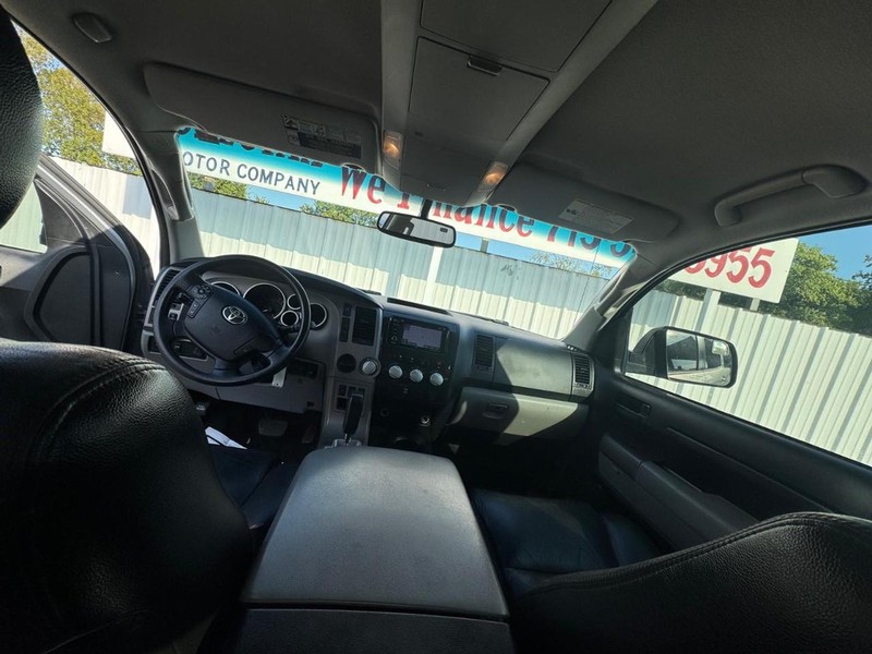 Toyota Tundra 2WD Truck Vehicle Full-screen Gallery Image 10