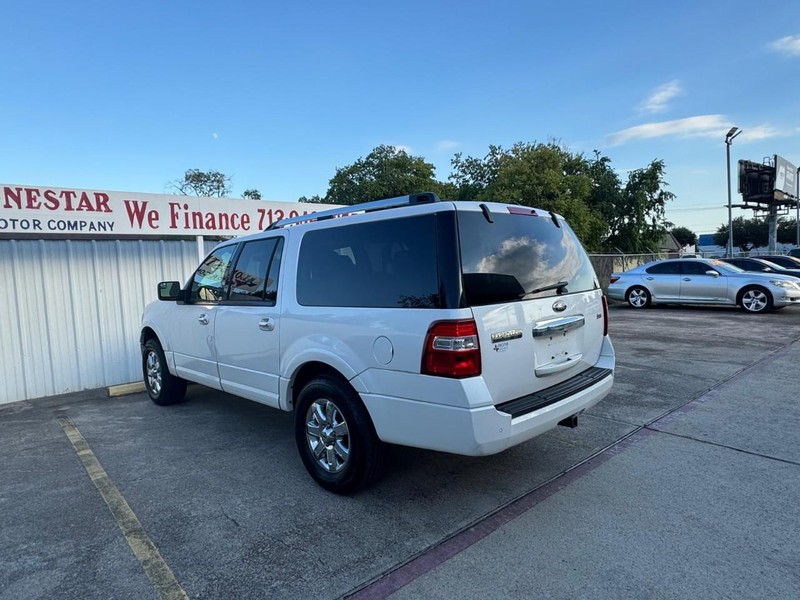 Ford Expedition EL Vehicle Full-screen Gallery Image 06