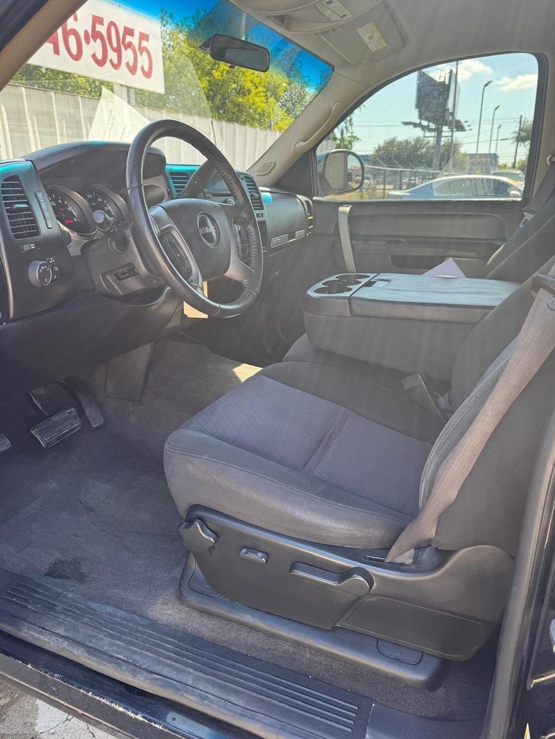 GMC Sierra 1500 Vehicle Full-screen Gallery Image 09