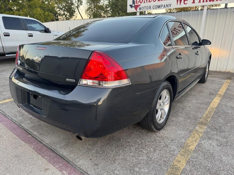 Chevrolet Impala Limited Vehicle Full-screen Gallery Image 05