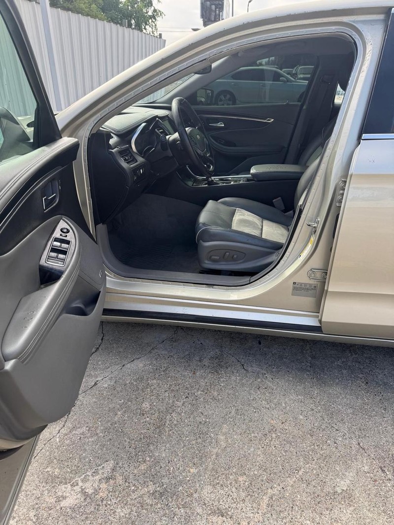 Chevrolet Impala Vehicle Full-screen Gallery Image 09