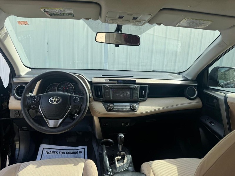 Toyota RAV4 Vehicle Full-screen Gallery Image 10