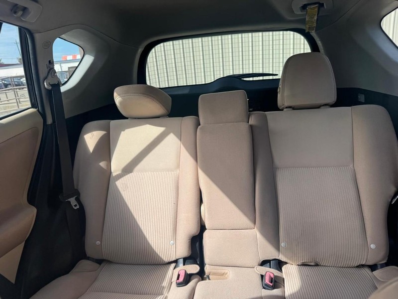 Toyota RAV4 Vehicle Full-screen Gallery Image 11