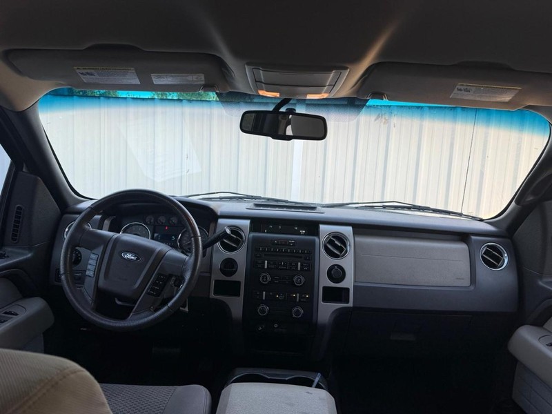 Ford F-150 Vehicle Full-screen Gallery Image 10
