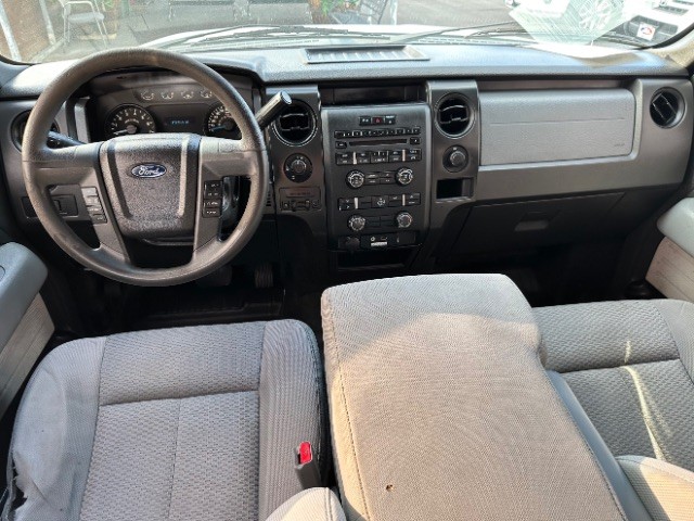 Ford F-150 Vehicle Full-screen Gallery Image 08